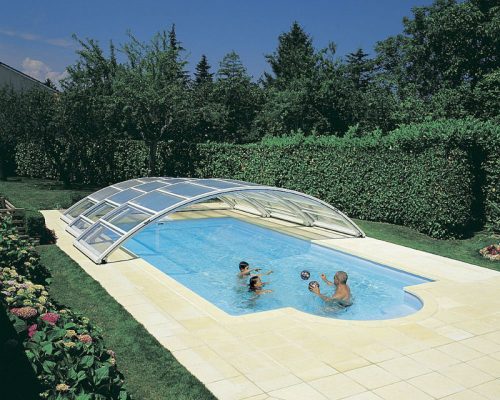 low-pool-enclosure-with-up-and-over-front-13555-1